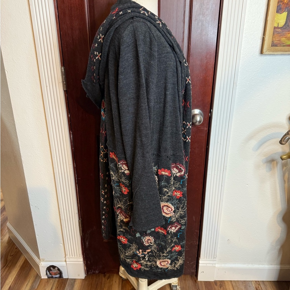 Elegant Embroidered Dark Gray Cardigan - Picture 2 of 4